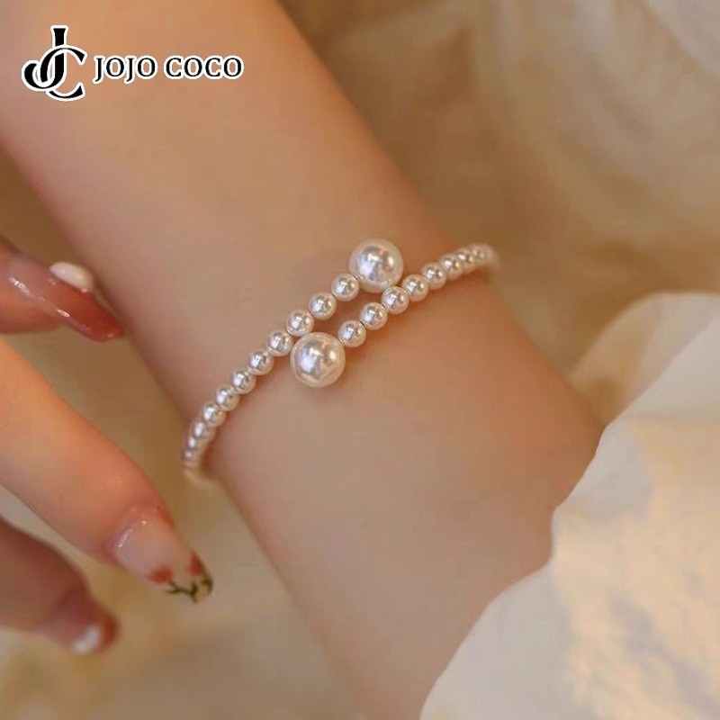 Jojo COCO Retro Pearl สร้อยข้อมือผู้หญิงหรูหรา Lady Temperament สร้อยข้อมือแฟชั่นอเนกประสงค์ที่เรียบง่าย