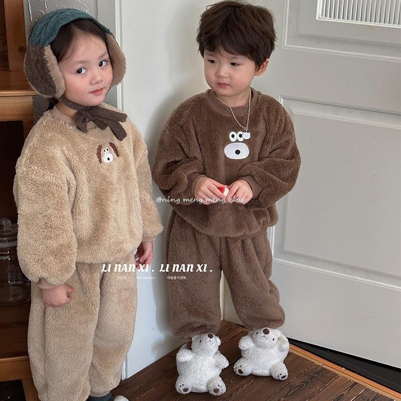 ชุดสูทผู้ชายแขนยาวฤดูใบไม้ร่วงฤดูหนาวแฟชั่นสไตล์ใหม่เวอร์ชั่นเกาหลีคอกลมการ์ตูนหมีรูปแบบเย็บปักถักร้อยหล่อสบายๆสบายคู่ @-