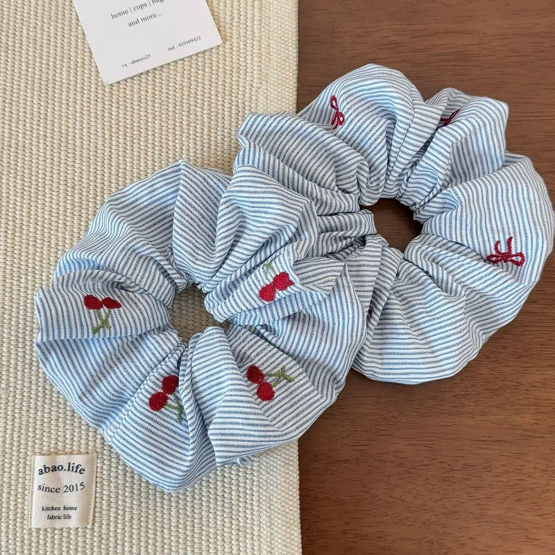 ที่คาดผมลายทางสีฟ้า มีโบว์น่ารัก สำหรับผู้หญิง