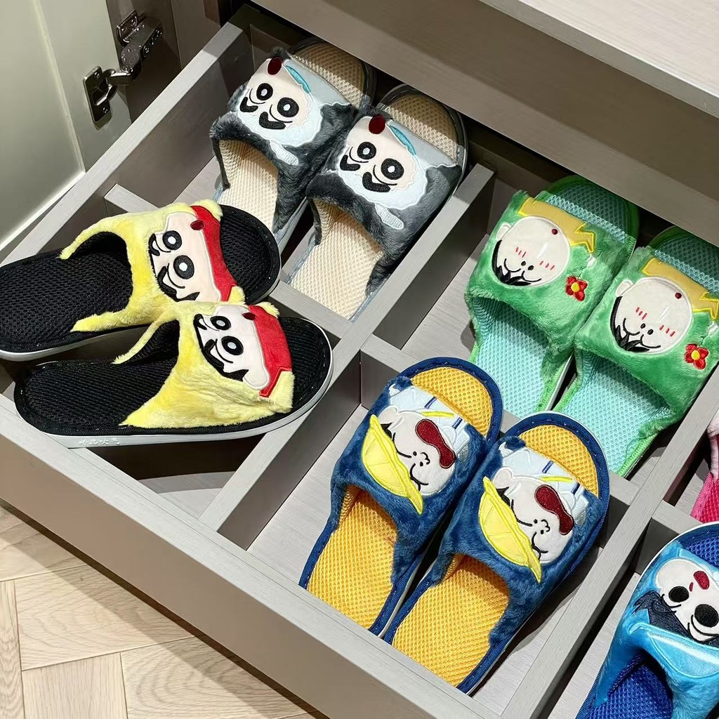 เครยอนชินจัง รองเท้าแตะระบายอากาศ เปิดนิ้วเท้า สไลด์แบน สำหรับใช้ในบ้าน ไม่ลื่น