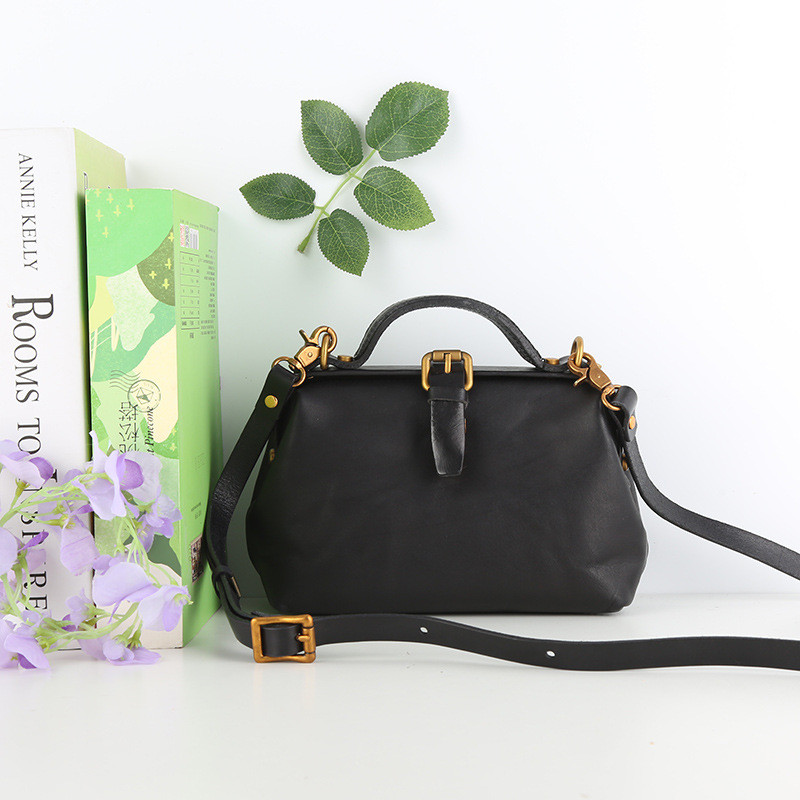 Qiuzhen Shop ผักหนังฟอกกระเป๋าสะพายแบบพกพาสีดําสีส้มหัวเข็มขัดกระเป๋าบอสตันความจุขนาดใหญ่กระเป๋า Mes