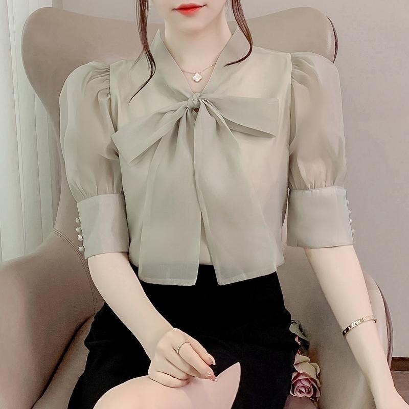 KOKO#เสื้อแขนสั้นเรียบหรูประดับโบว์ใหญ่ แขนพัฟ เสื้อมืออาชีพมีสไตล์ สง่างาม#W335
