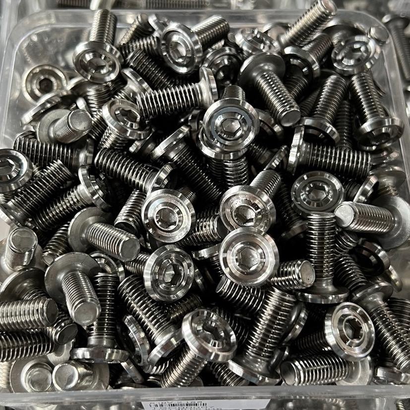 น็อตกลึงมือ หัวแบน บูชจี้ลายV.2 เบอร์12 (M8) มีหลายความยาว เลส