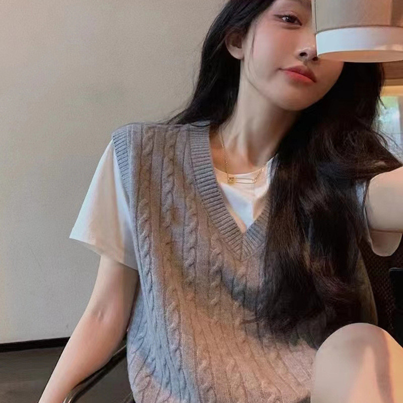 เวอร์ชั่นเกาหลีเสื้อกั๊กผู้หญิงคอวีบิดเสื้อกั๊กหลวมสั้นด้านนอกเสื้อถัก