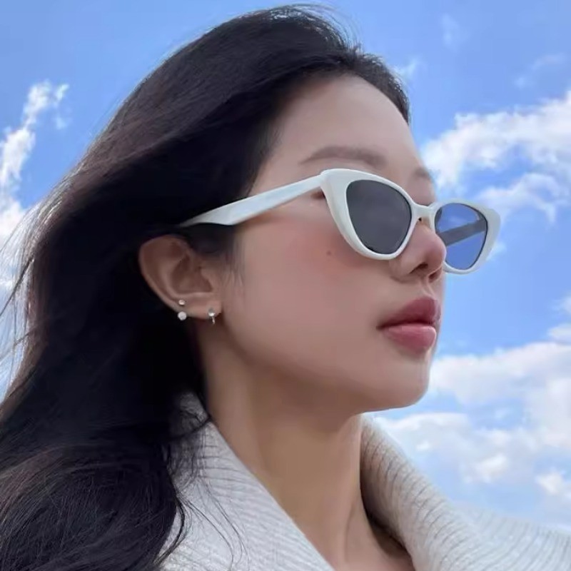 Roselife Vintage Sweet Cool สามเหลี่ยม Cat Eye ป้องกันรังสีสีดําแว่นตากันแดด Unisex สําหรับผู้หญิงผู้ชายแฟชั่น UV400 ป้องกันเลนส์แว่นตาวันหยุดแว่นตา OOTD เครื่องประดับ ราคา ถูกที่สุด ดีลบีเคเค แกลเลอรีภาพที่ 5