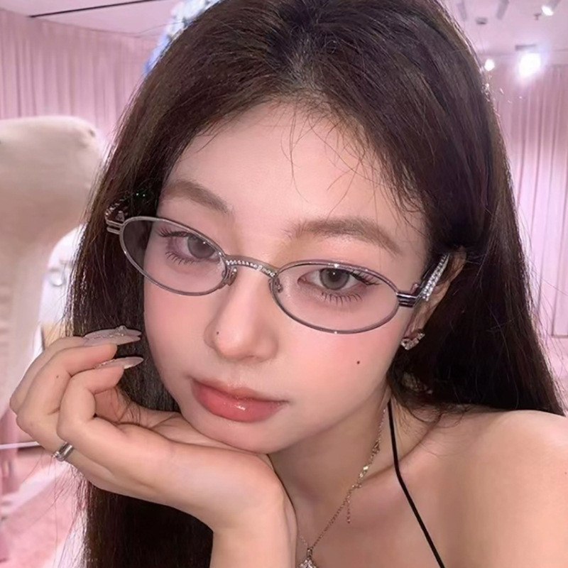 ผู้หญิง Rhinestone แว่นตากันแดดสไตล์รูปไข่แว่นตากันแดด Vintage รอบสีดํา Shades ผู้ชาย Bling เพชรแว่นตา Luxury Design แว่นตา