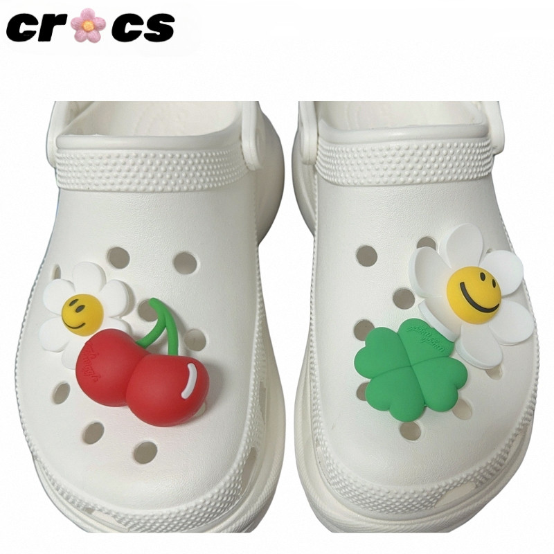 Crocs รองเท้าใหม่ หมีดอกไม้ Tulip Little Duck เครื่องประดับ 3D สีเหลือง 2024 zibixing