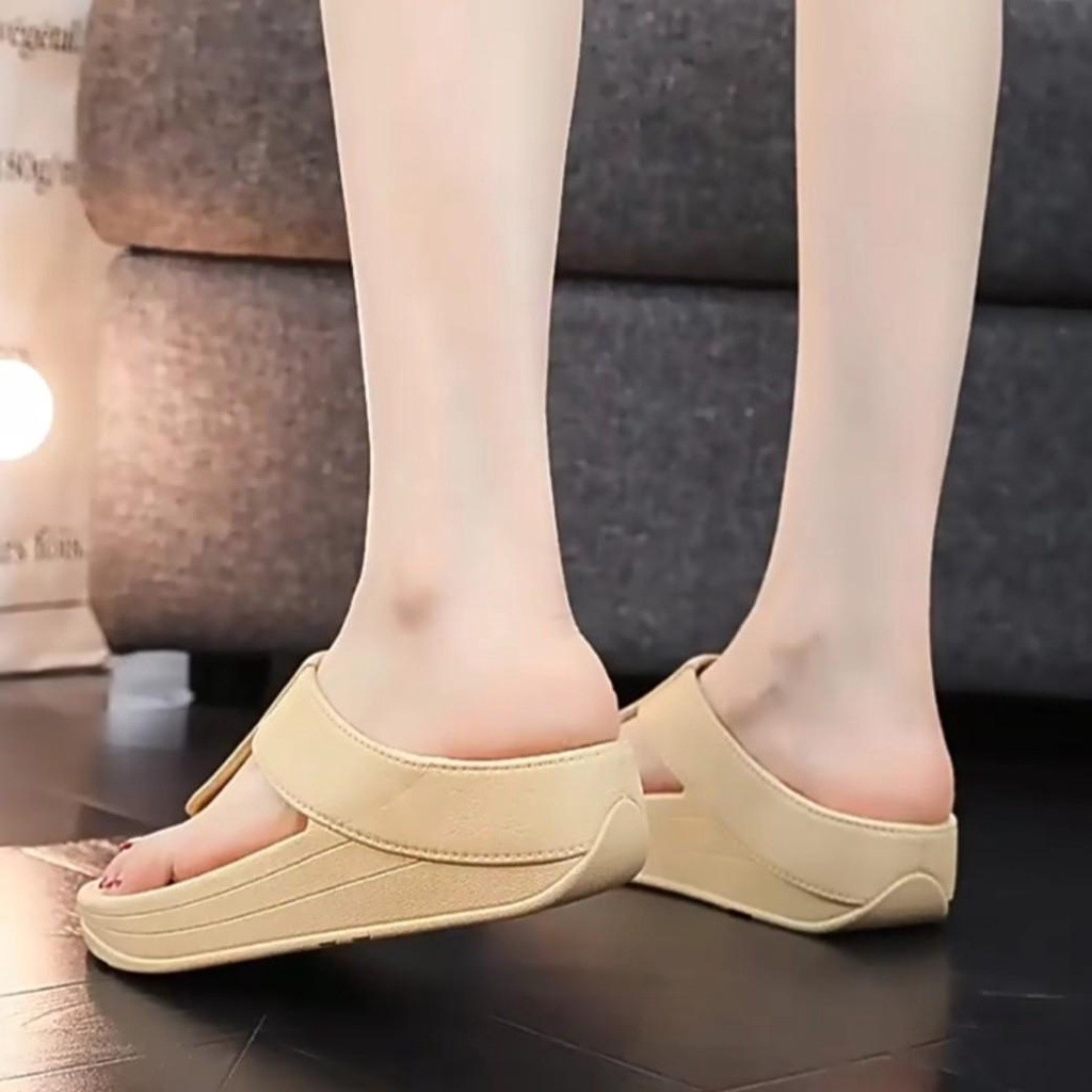 พร้อมส่ง จาก [Natty's Shop] รองเท้าผู้หญิง ทรงหูหนีบ พื้นนุ่ม 5 CM ยางEVA รองเท้าแฟชั่นสวยๆ จัดส่งทุกวัน 📌สั่ง+1ไซส์ค่ะ📍