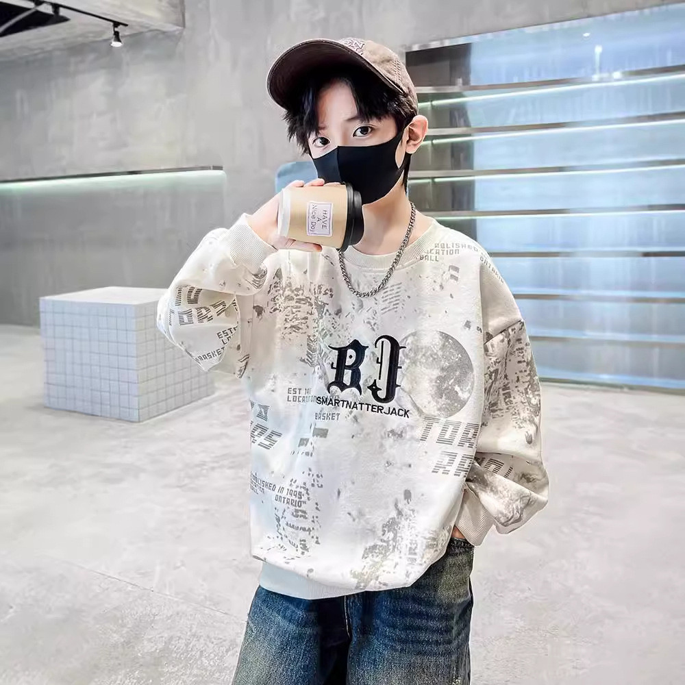 พร้อมสต็อก 120-170 ซม.ฤดูใบไม้ผลิฤดูใบไม้ร่วงชายจดหมายพิมพ์เสื้อแขนยาวกลางเด็กใหญ่แฟชั่นวางไหล่หลวมสบายๆ