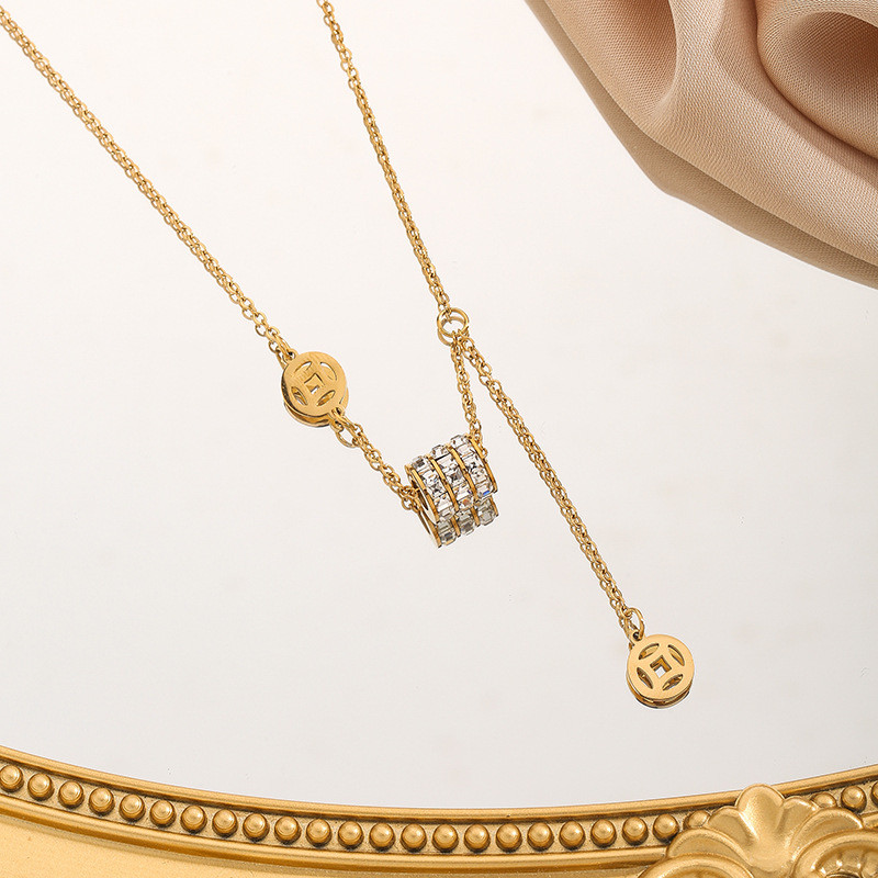 เหรียญทองแดงเอวเล็กสร้อยคอหญิงไทเทเนียมเหล็กหรูหรา Niche Clavicle Chain จี้ระดับไฮเอนด์ ins