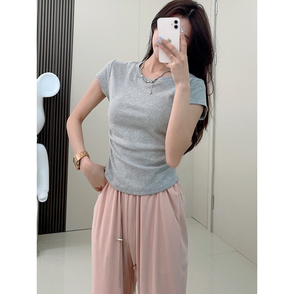 จัดส่งทันที✨เสื้อยืดผู้หญิง ผ้ายืดรูปทรงสวย ด้านข้างออกแบบจีบ ย้อนยุค แขนสั้นคอกลม เสื้อแฟชั่น-T249 - รูปที่ 6