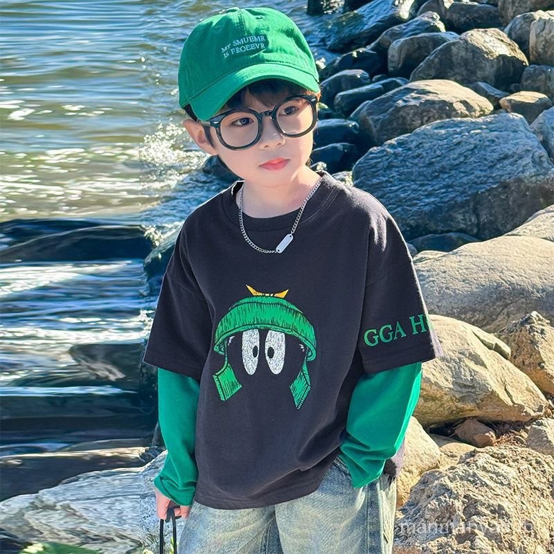 เสื้อยืดแขนยาวสำหรับฤดูใบไม้ร่วงของเด็กชายเสื้อตัวในลายการ์ตูนปลอมสองชิ้นแบบฤดูใบไม้ผลิและฤดูใบไม้ร่วงแบบใหม่2024สำหรับเด็ก