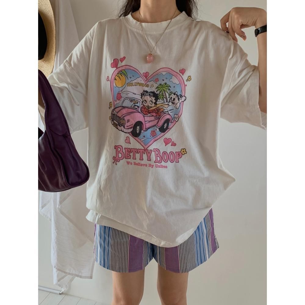 (จัดส่งตลอด 24 ชั่วโมง)เสื้อยืด Oversize เสื้อยืดลาย Betty Boop ขับรถสุดคิวท์ สไตล์วินเทจหญิงสาว ผ้าฝ้าย 100%