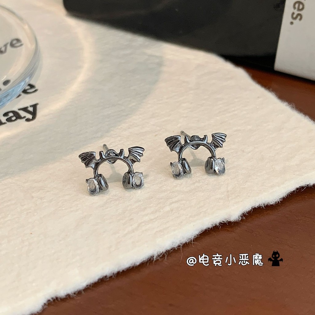 ต่างหูปีศาจน้อยผู้หญิงสไตล์ใหม่หวานเย็นสไตล์มืดหูฟังต่างหูเข็มเหล็กออกแบบเฉพาะฮิปฮอปพังก์ต่างหูอินเทรนด์