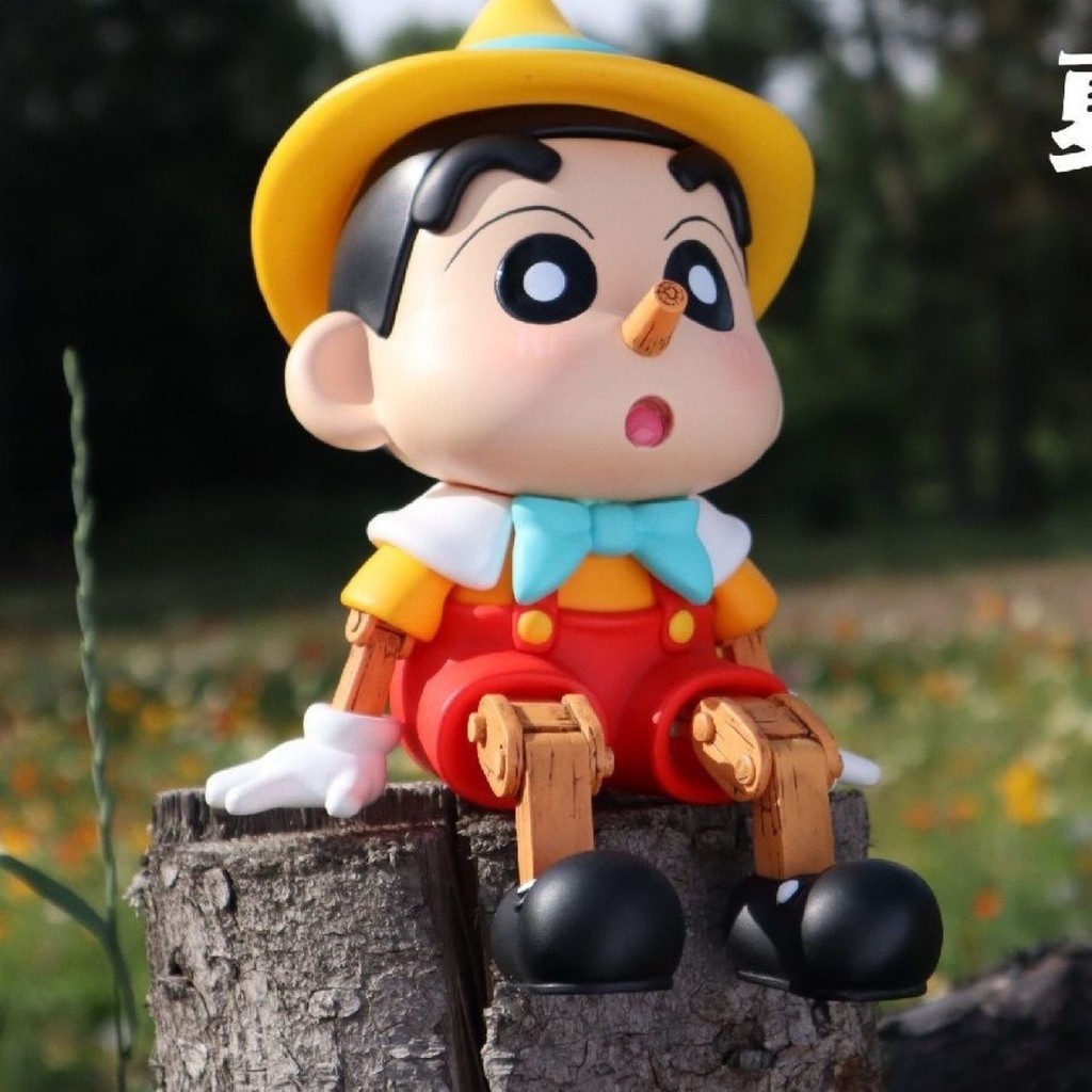 【Super living】ชินจัง Pinocchio Crayon ตุ๊กตาเดสก์ท็อป ขนาดเล็ก ใหม่ หุ่นมือสํานักงาน Nohara