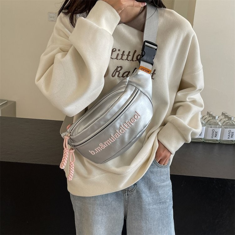 ปีนี้ยอดนิยม Niche Silver Bag ผู้หญิงสไตล์ใหม่ฤดูร้อน All-Match Cross-Body Chest Bag แฟชั่นโทรศัพท์มือถือกระเป๋าคาดเอว