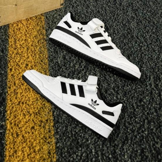 ฟิกเกอร์ ของแท้ 100% adidas originals FORUM Low  White and Black