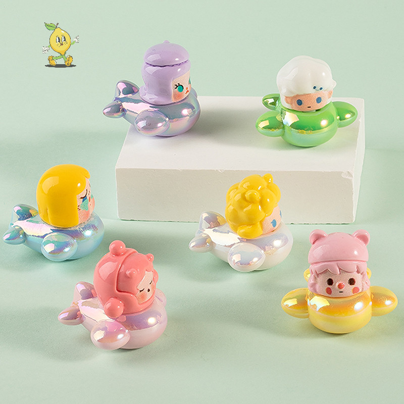 [mozh] เครื่องบินขนาดเล็ก Pop Mart เครื่องประดับการ์ตูน SkullPanda Crybaby Dimoo ตุ๊กตา Micro ภูมิทัศน์ภายในรถตกแต่งเดสก์ท็อปที่บ้าน [TH]