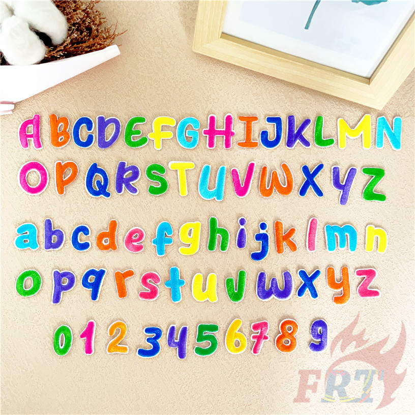 รูปแบบสีลูกกวาดหวานสีสันสดใส 1 ชิ้น แพทช์เหล็กบนตัวอักษร / ตัวเลขภาษาอังกฤษ Diy เหล็กบนเย็บแพทช์ป้าย