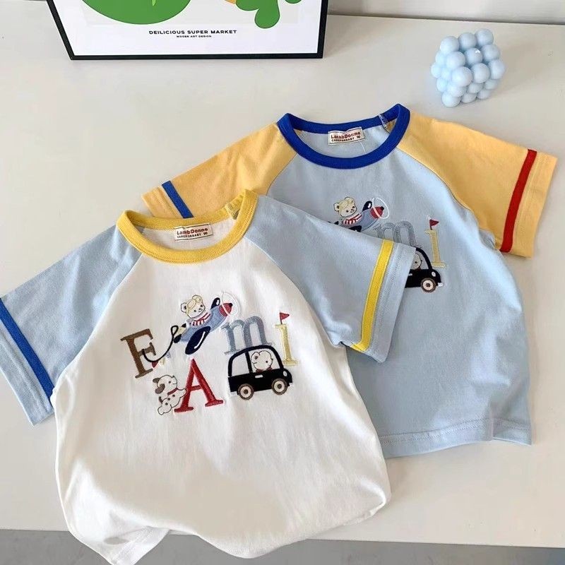 เสื้อยืดแขนสั้นเด็กผู้ชายฤดูร้อนสไตล์ใหม่แฟชั่นเวอร์ชั่นเกาหลีผ้าฝ้ายแท้คอกลมการ์ตูนน่ารักรถเย็บปักถักร้อยสบาย ๆ นุ่มทุกการแข่งขันด้านบ
