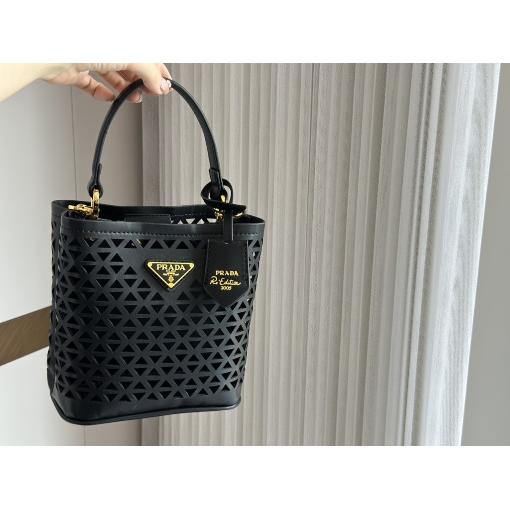 (พร้อมกล่อง) Panier Leather Hollow Pattern Mini Handbag for Womens Fashion Style Bucket Bag