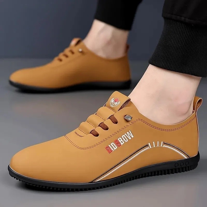 2024 รองเท้าผู้ชายสไตล์ใหม่ Soft Sole ผู้ชาย High-End รองเท้าหนังแท้ Breathable สไตล์ใหม่อินเทรนด์รองเท้าหนังลําลอง Soft Sole พื้นผิวนุ่ม HBMR