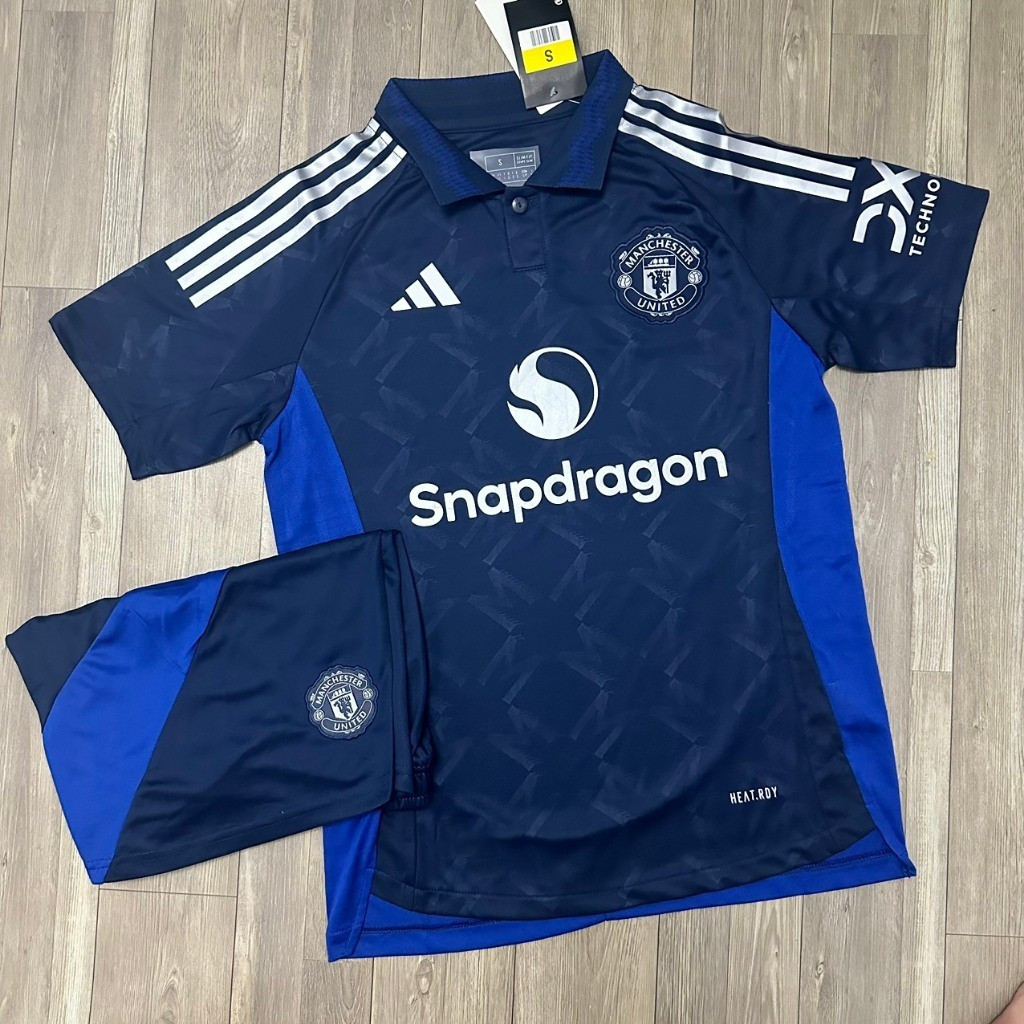 แฟนๆ เวอร์ชั่นแมนเชสเตอร์ ยูไนเต็ด สโมสร ห่างออกไป เสื้อเจอร์ซีย์ & กางเกง 24 / 25 เสื้อฟุตบอลสีน้ําเงินแมนเชสเตอร์ยูไนเต็ด