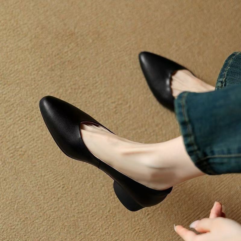 รองเท้าหนังแฟชั่นสตรี รองเท้าส้นสูงหัวแหลม หนังนุ่ม ใส่สบาย