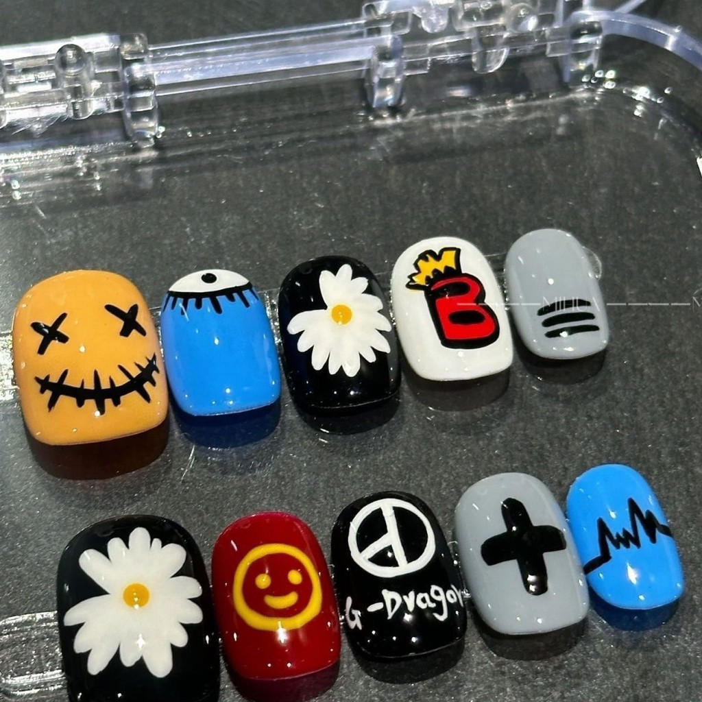 GD GD GD GD GD Support Hand-Painted Daisy bigbang American Handmade ทําเล็บมือสวมใส่เล็บ 7.20