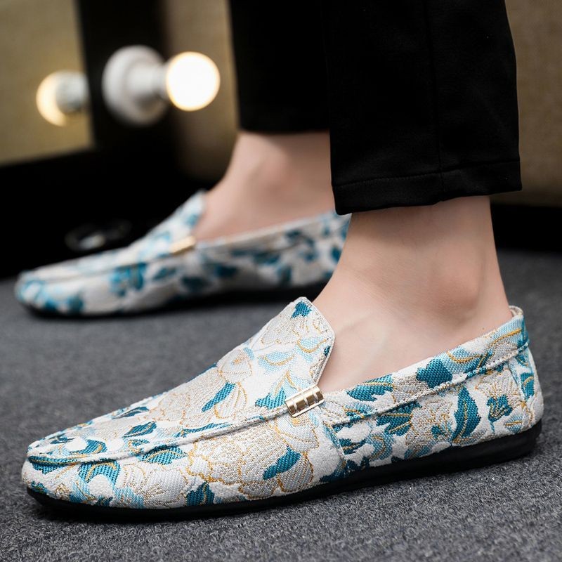 Breathable Soft Sole Mens Slip-On Lazy Peas รองเท้าผู้ชายสไตล์ใหม่ปักด้วยมือรองเท้าขับรถลําลอง