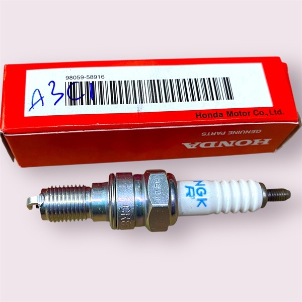 หัวเทียนเครื่อง Air Blade 110, SH Italy 2009-2011 (CR8EH9)(NGK)