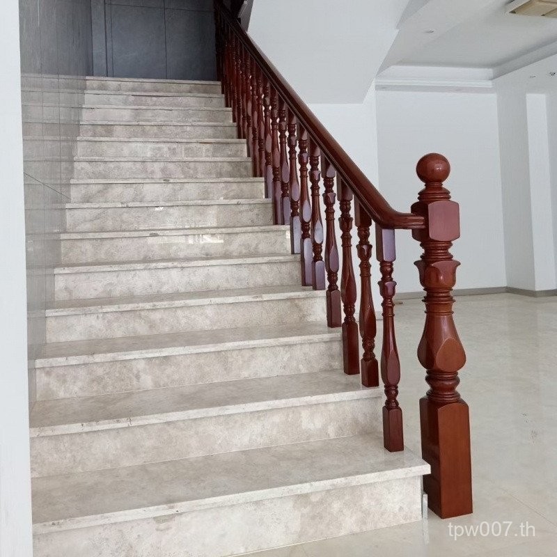 คอลัมน์ขนาดเล็ก Handrail ขนาดใหญ่ Guardrail ไม้ยางพาราบันได Villa Handrail Home-Builded Room Red Oak