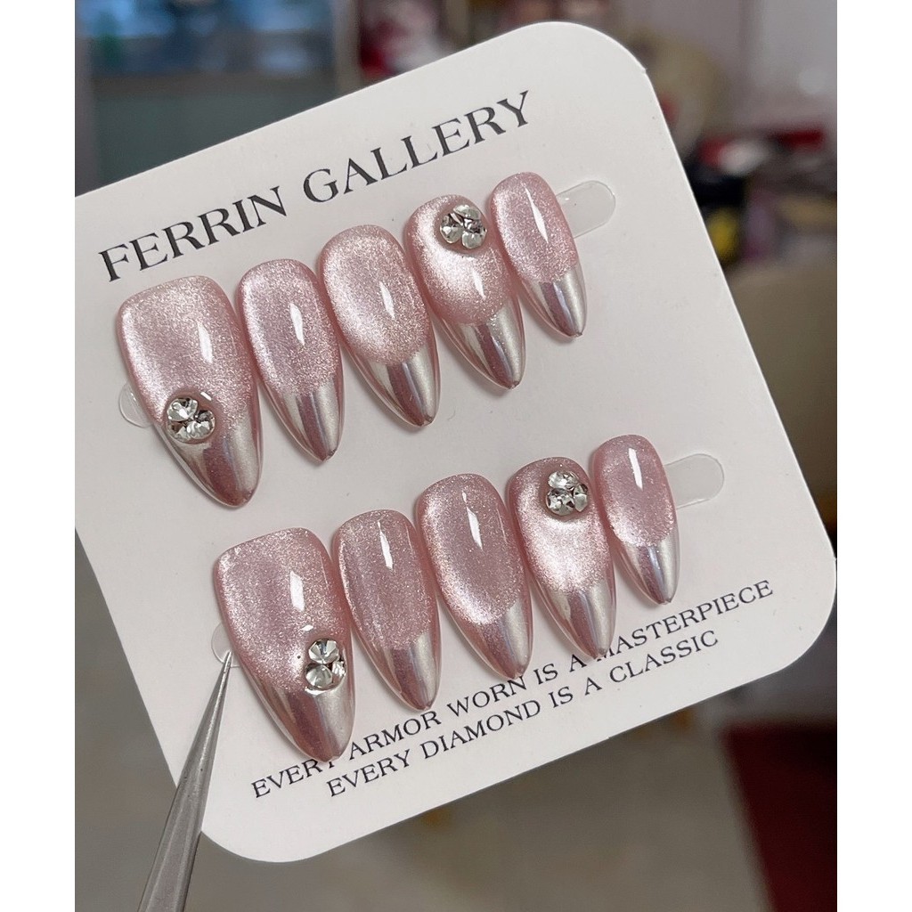 [ทำด้วยมือ] เล็บประดิษฐ์อัลมอนด์รูปร่าง dusty Pink Cat's Eye ประดับด้วยเพชร Phototherapy กดบนเล็บเล็บนำมาใช้ใหม่และถอดออกได้พร้อมชุดเครื่องมือ