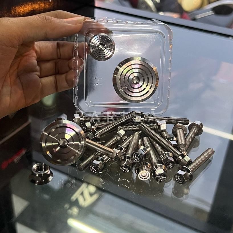 ชุดสุดคุ้ม น็อตแคร้งเครื่องจี้ลายเหลี่ยม+อุดจานไฟ(65)+อุดน้ำมัน(212)+น็อตตั้งครัช(35) สำหรับ W125ทุก