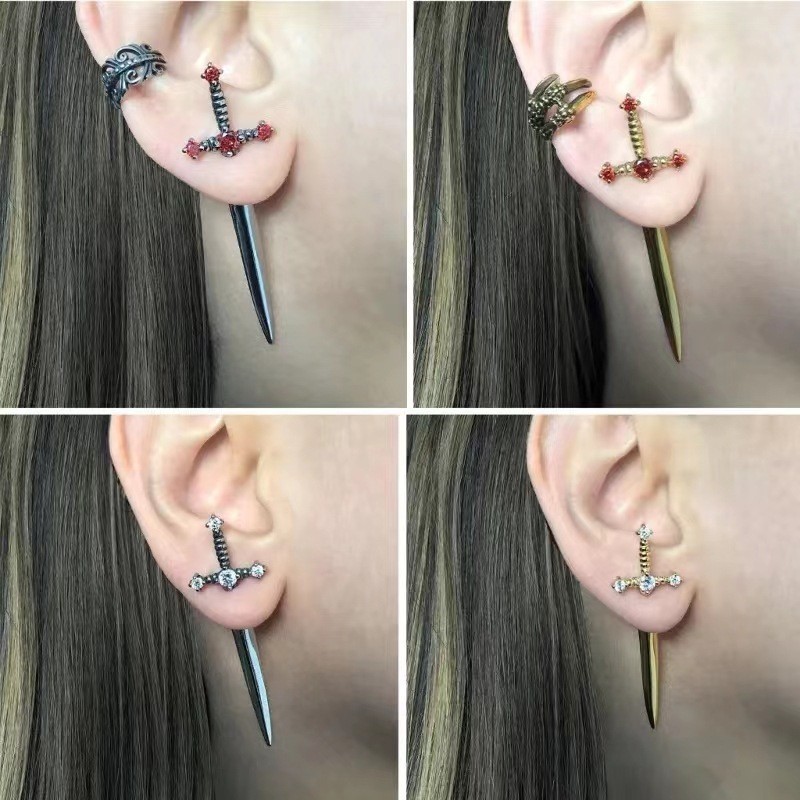 Gothic Kinitial ดาบต่างหู Vintage Cool Punk คริสตัลหูแจ็คเก็ต Goth กริชต่างหูเครื่องประดับของขวัญสําหรับผู้หญิงและผู้ชาย
