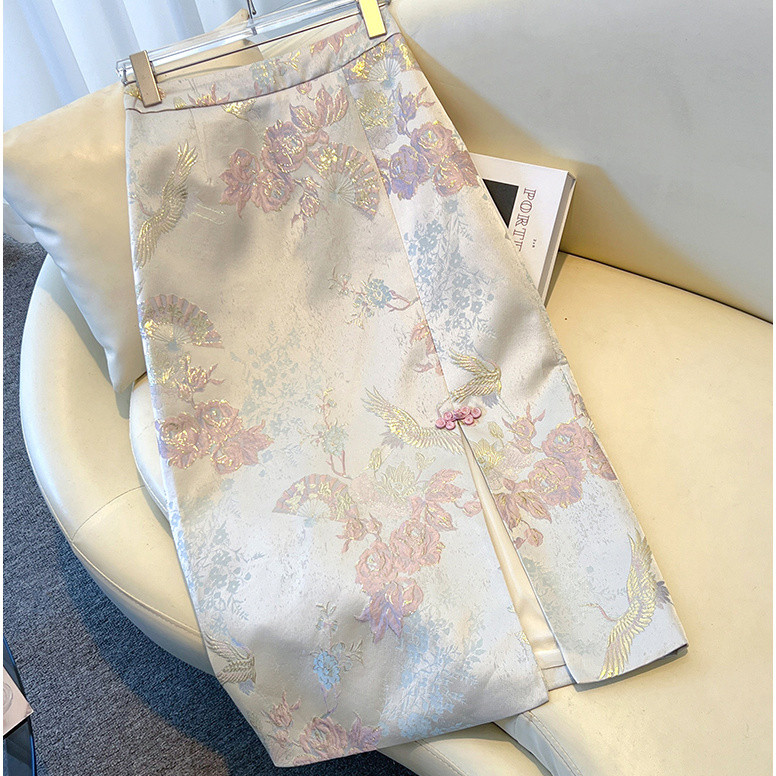 กระโปรงหัวเข็มขัดเย็บปักถักร้อยใหม่จีนกระโปรงหญิงฤดูใบไม้ผลิ2024ซาตินปรับปรุงรสสูทแยกกระโปรงสะโพก 8.23
