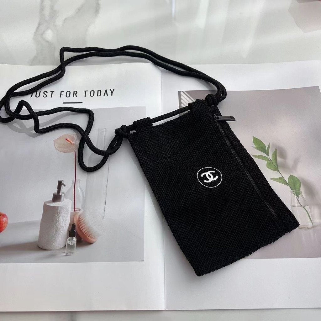 [คลังสินค้าพร้อม] Xiaoxiangfeng Black Passport Bag Card Holder Mobile Phone Bag Crossbody Bag without Gift Bag