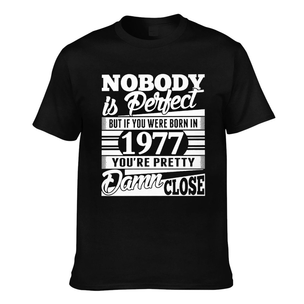 Made In 1977 Vintage Born In 1977 เสื้อยืดสั่งทําผู้ชาย