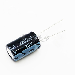 In-line 25V2200UF ยี่ห้อใหม่พร้อมสต็อก In-Line Electrolytic Capacitor 13 * 21 มม. 25V 2200UF ยี่ห้อใหม่