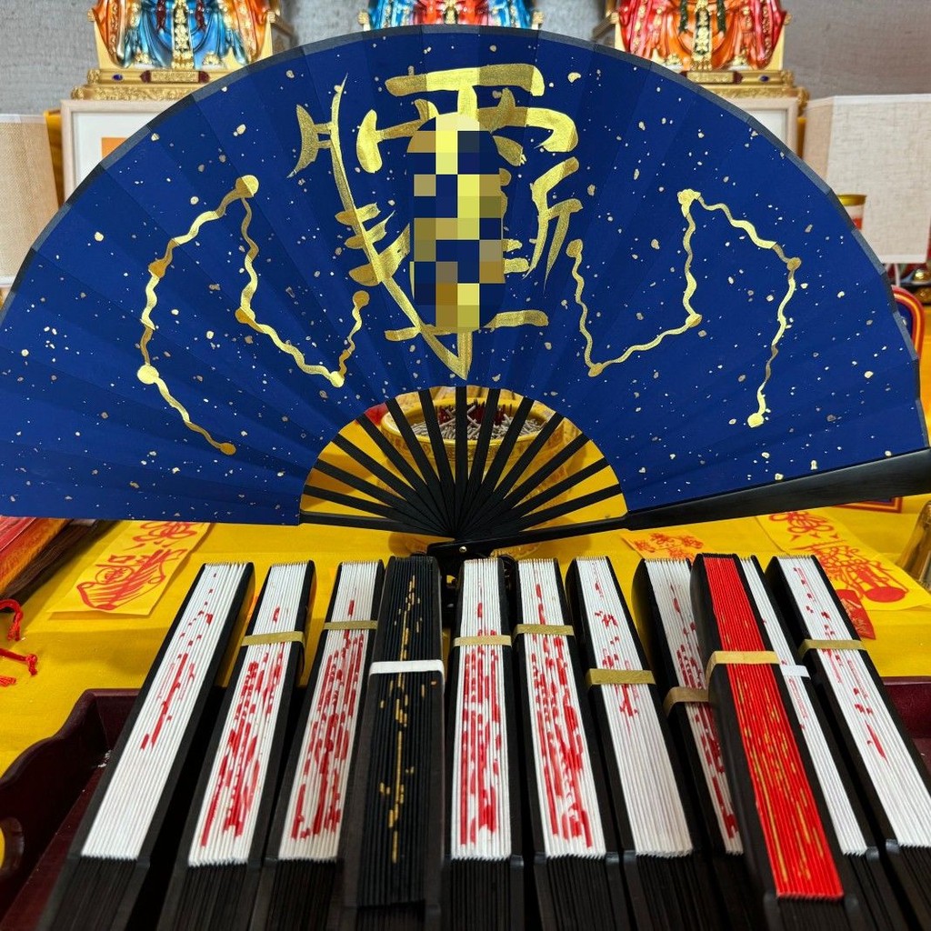 秋冬新款黑金子手工法手套新款时尚小个子古风云全身套装 พัดกระดาษ พัดสีดําทองพัดลมสไตล์ลัทธิเต๋ามือวาดพัดลมห้า yuti20250703