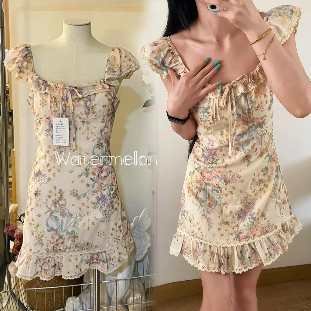 Chili Kokoชุดเดรสสายเดี่ยวเซ็กซี่สไตล์ฝรั่งเศสลายดอกไม้กลวง ชุดเดรสเสื้อกั๊กคอเหลี่ยมระบายโบว์สำหรับผู้หญิงมีซับใน 99110