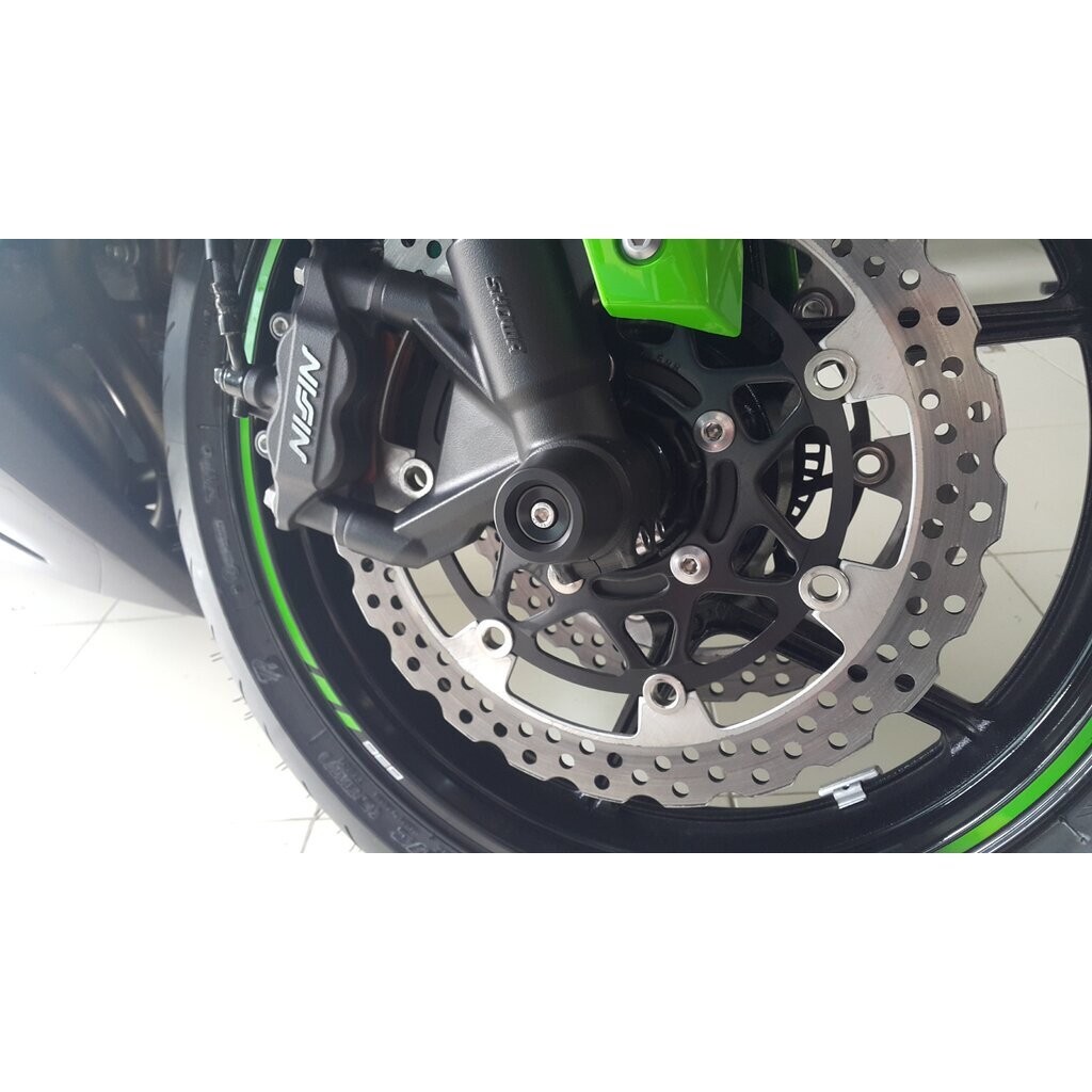 กันล้มล้อหน้า front fork slider ZX6R Mothracing ช่วยป้องกันตีนโช๊ค ไม่ให้เกิดเป็นรอยเสียหาย เวลารถล้