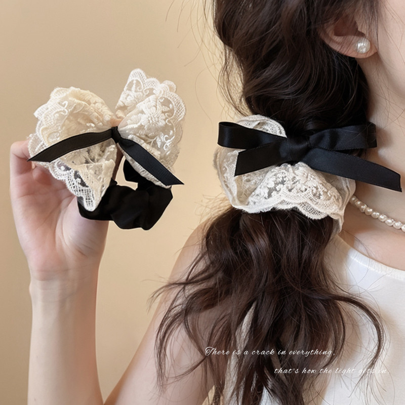 ยางรัดผมสไตล์เรโทร เครปเลซ พร้อมลายระบาย sweetness สำหรับผมและเป็นประภัสสรบนศีรษะ