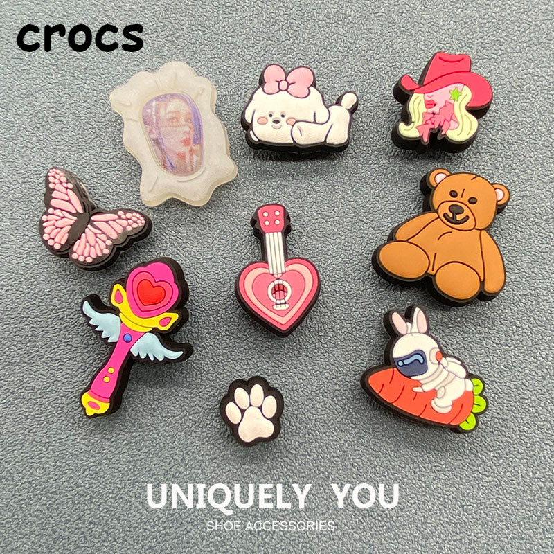 รองเท้าแตะแฟชั่นpink Accessories Crocs Jibbitz Charms ของขวัญสําหรับเด็ก (คุณภาพสูง) Pink Compose