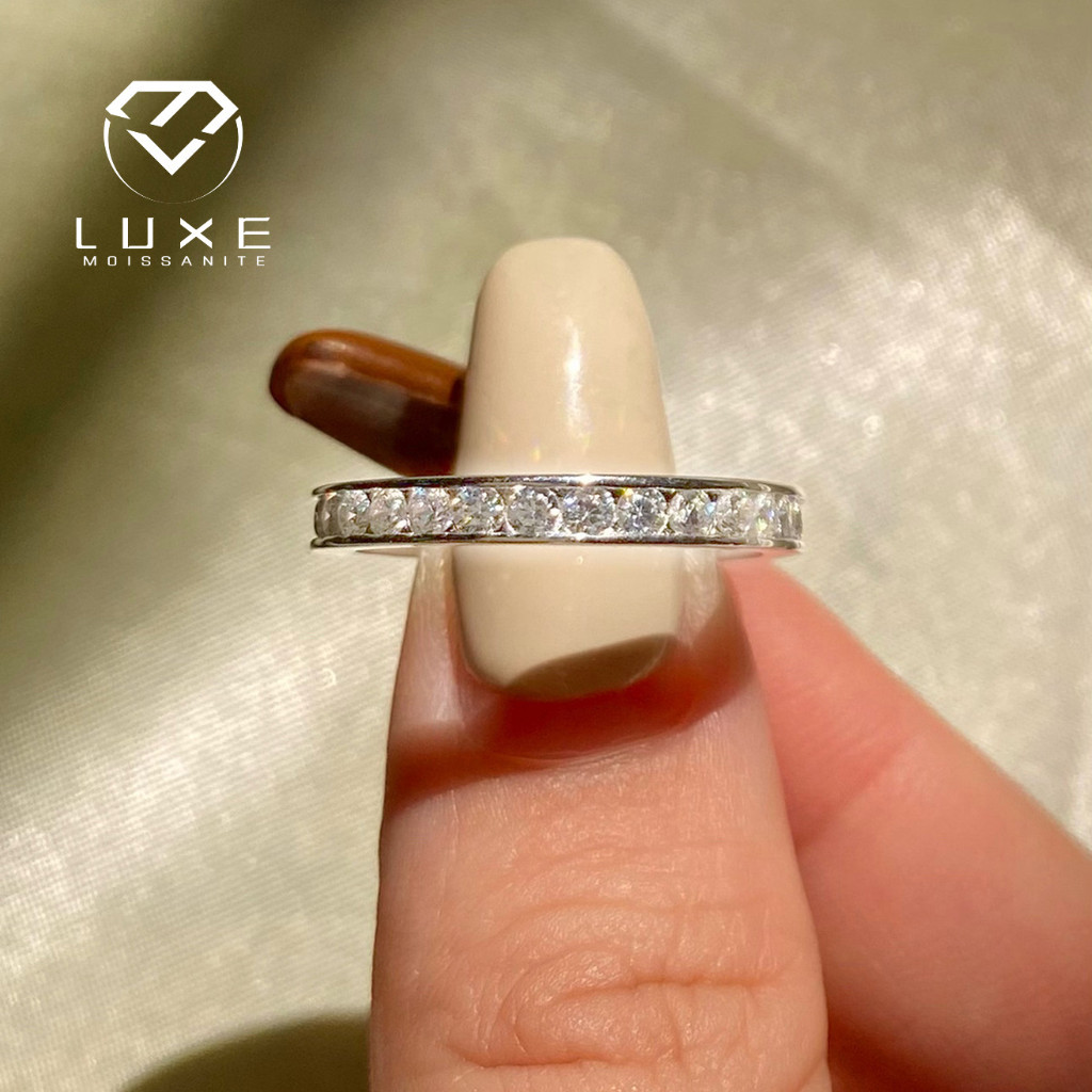 จริง Moissanite 1.4 มม.Ernity Ins สไตล์สีขาว D ช่อง Pave แหวน S925 เงินสเตอร์ลิงการรับรอง GRA สามารถ Pass Test สําหรับหมั้นงานแต่งงานพิธีข้อเสนอ