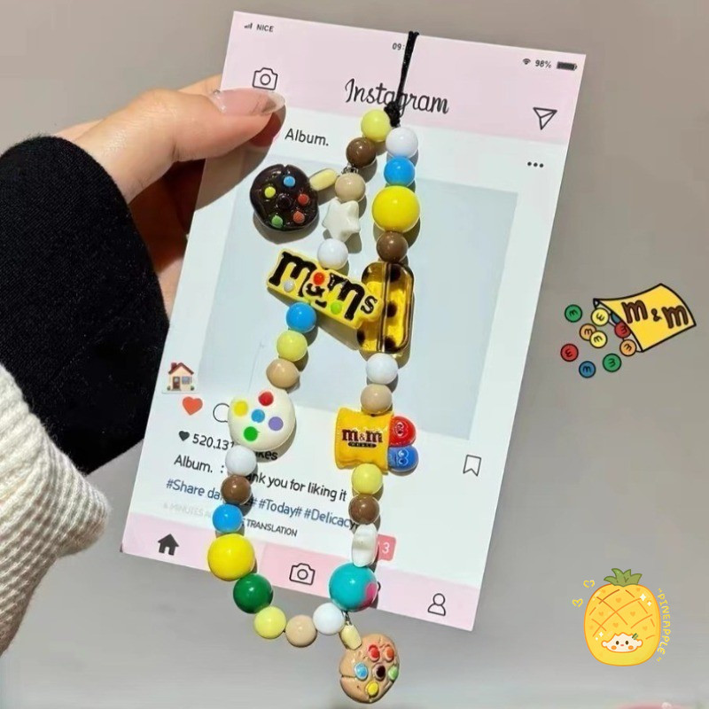 การ์ตูนน่ารักสร้อยข้อมือ 3D ตุ๊กตา M เชือกถั่วพวงกุญแจหูฟังบลูทูธ SpongeBob SquarePants จี้กล้อง ccd เหมาะสําหรับโทรศัพท์มือถือทุกยี่ห้อและรุ่น