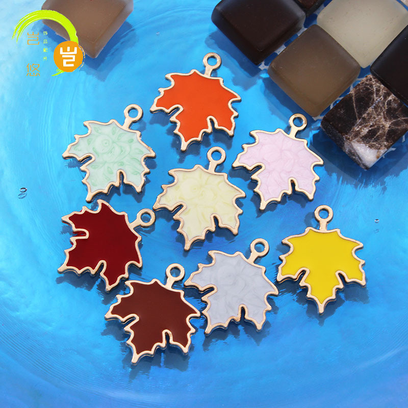 2 ชิ้น/ล็อตแฟชั่นการ์ตูนMulticolor Maple Leafโลหะผสมเคลือบจี้อุปกรณ์เสริมCharmsสําหรับผู้หญิง,พวงกุญแจ/ต่างหู/สร้อยคอจี้Handmade DIYเครื่องประดับ 211