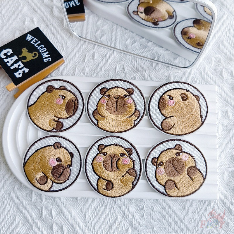 Q Funny Capybara Series 02 แพทช์สติ๊กเกอร์มีกาวในตัว 1 ชิ้น DIY เหล็กบนเย็บเสื้อผ้ากระเป๋าอุปกรณ์เสริมตกแต่งป้ายแพทช์