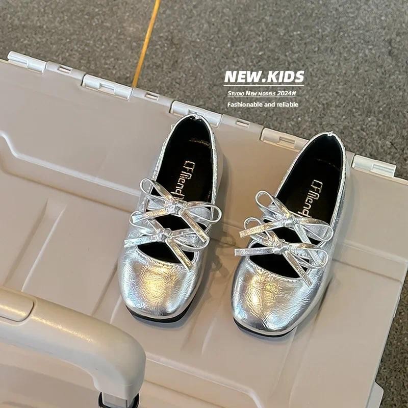 Jogerli Silver Bow เพื่อนร่วมชั้นฤดูใบไม้ผลิฤดูใบไม้ร่วงปากตื้นเด็กรองเท้าหนัง PU หญิงบัลเล่ต์เด็กเล็กเจ้าหญิง Loafer