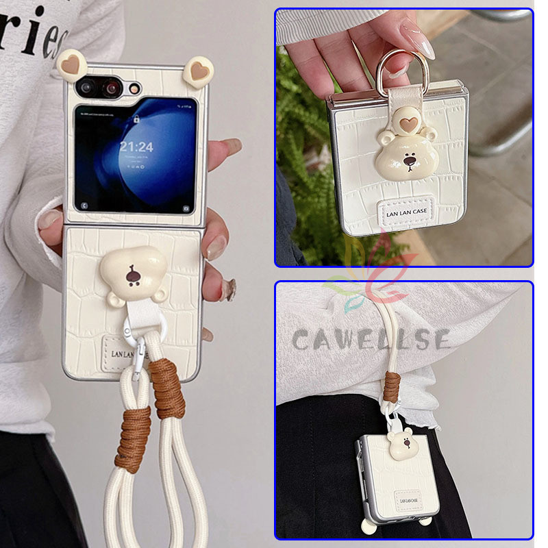 น่ารัก 3D หมีสีเบจลายจระเข้หนัง PU เคสโทรศัพท์ Samsung Galaxy Z Flip 6 Z Flip 5 Z Flip 4 Z Flip 3 กรณีพร้อมเชือกเส้นเล็กผู้ถือแหวนกันกระแทก
